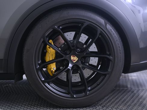 Certified 2024 Porsche Cayenne Turbo GT AWD/4WD image 12