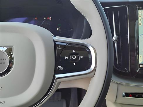 Used 2025 Volvo XC60 T8 Plus w/ Protection Package Premier image 31