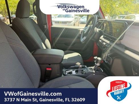 Used 2025 Jeep Wrangler Unlimited Sahara AWD/4WD image 9