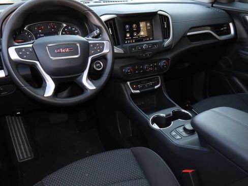 Used 2024 GMC Terrain SLE w/ Driver Convenience Package FWD image 4