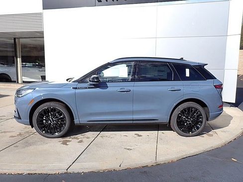 New 2026 Lincoln Corsair Premiere image 2