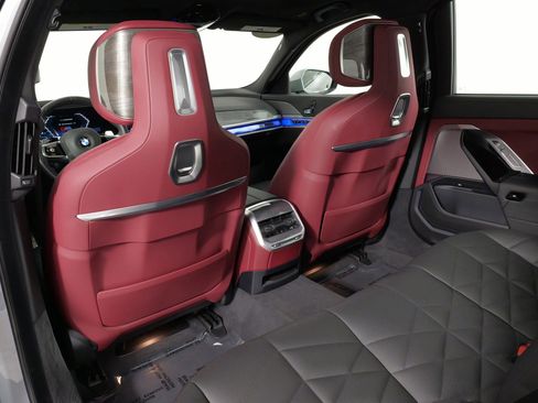 Used 2024 BMW 740i xDrive image 36