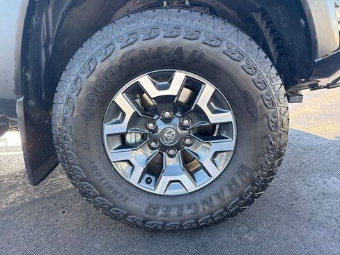 Used 2023 Toyota Tacoma TRD Off-Road image 8