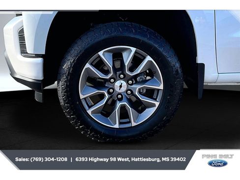 Used 2019 Chevrolet Silverado 1500 RST AWD/4WD image 7