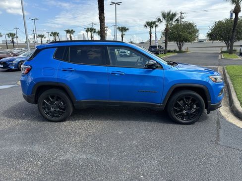 Used 2025 Jeep Compass Latitude w/ Altitude Special Edition image 7