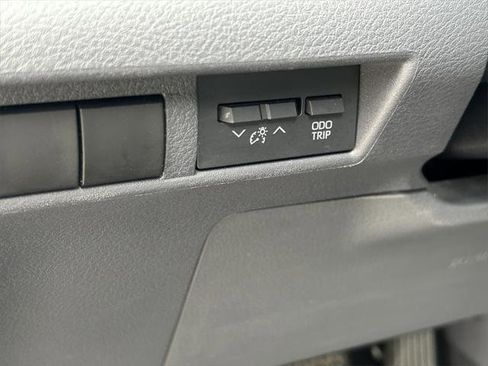 Certified 2022 Toyota Sienna XSE image 28