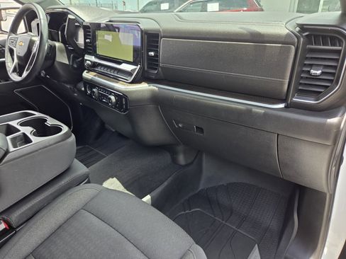 Certified 2022 Chevrolet Silverado 1500 LT AWD/4WD image 17