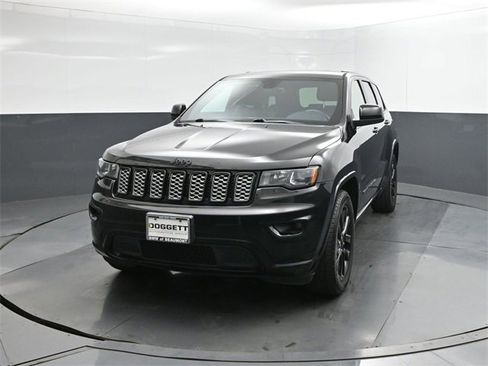 Used 2018 Jeep Grand Cherokee Altitude image 30
