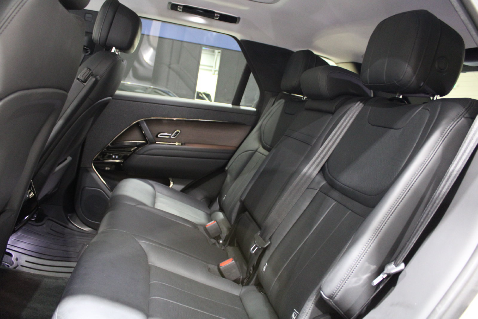 Used 2023 Land Rover Range Rover Sport SE AWD/4WD image 17