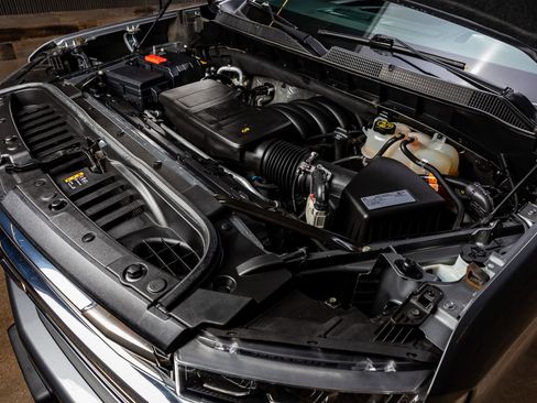 Used 2021 Chevrolet Silverado 1500 High Country w/ Technology Package image 39