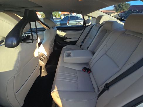 Used 2019 Honda Accord Touring image 9