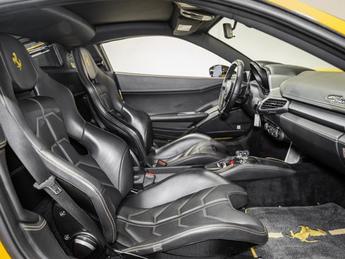 Used 2011 Ferrari 458 Italia Coupe RWD image 21