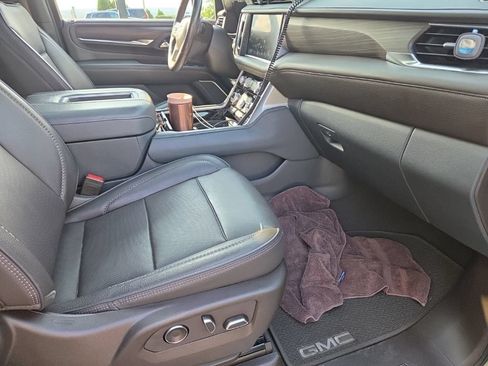 Used 2021 GMC Yukon Denali w/ Denali Premium Package RWD image 12