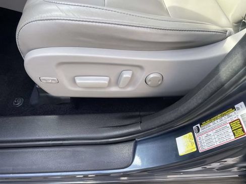 Used 2018 Toyota Highlander XLE AWD/4WD image 21