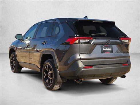 Used 2022 Toyota RAV4 LE FWD image 8