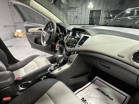 Used 2014 Chevrolet Cruze LS FWD image 31