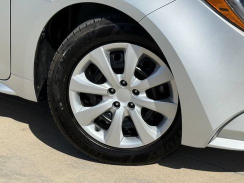 Used 2024 Toyota Corolla LE FWD image 2