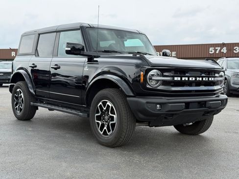 Used 2023 Ford Bronco Outer Banks AWD/4WD image 2