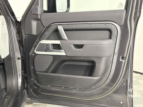 Certified 2023 Land Rover Defender 110 X-Dynamic SE image 31