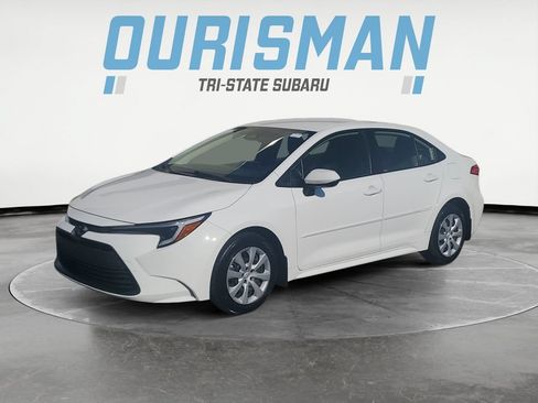 Used 2023 Toyota Corolla LE FWD image 2