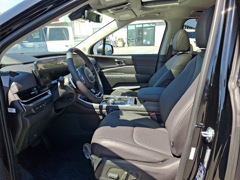 New 2025 Kia Carnival SX Prestige FWD image 9