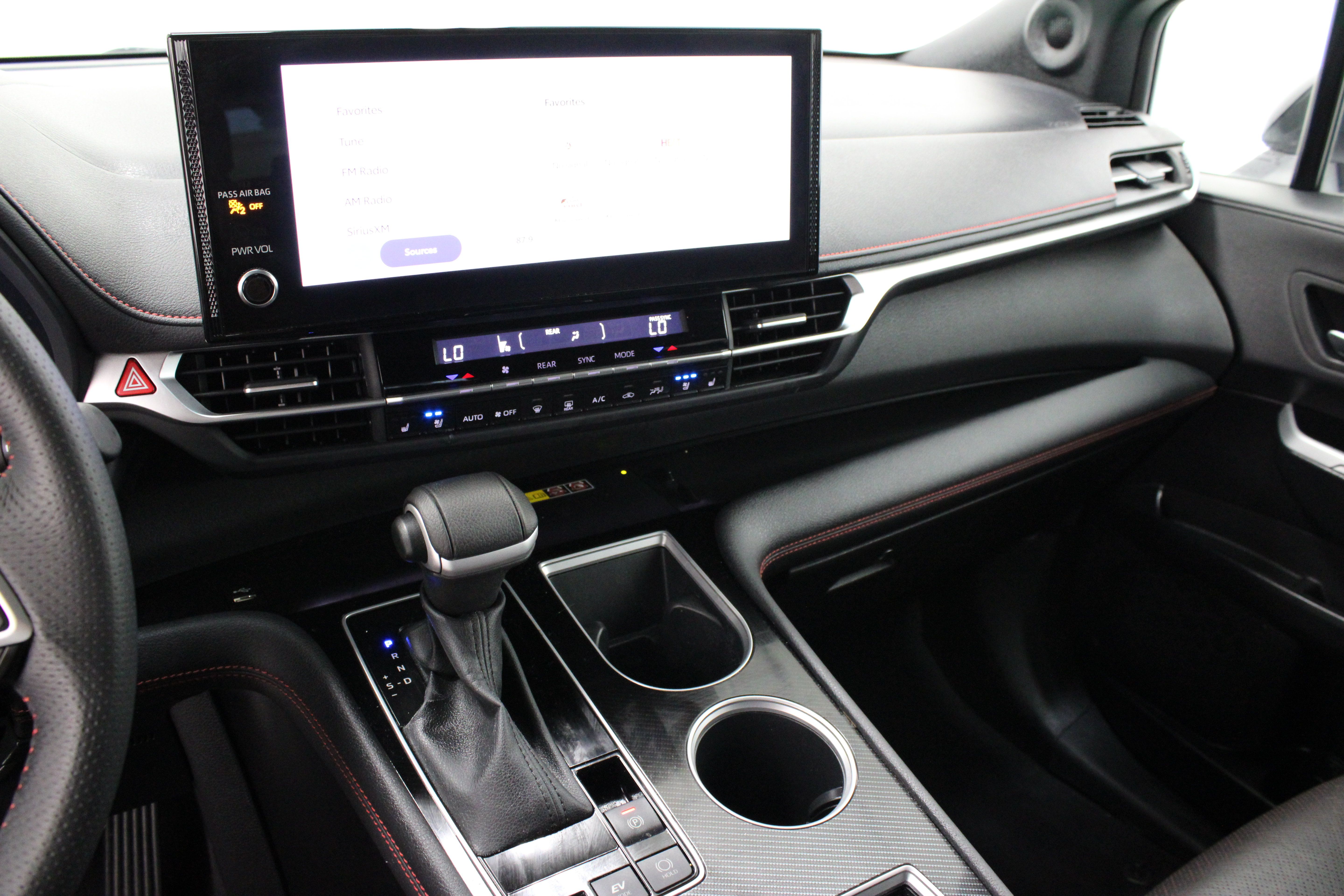 Used 2025 Toyota Sienna XSE w/ XSE Premium Package FWD image 16