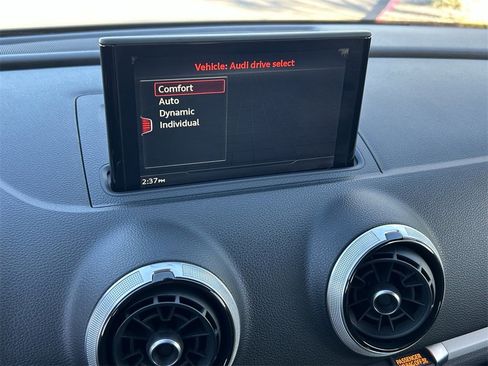 Used 2017 Audi A3 e-tron Premium image 27