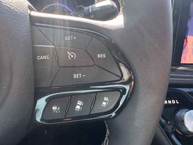 Used 2024 Chrysler Pacifica Limited w/ S Appearance Package FWD image 18