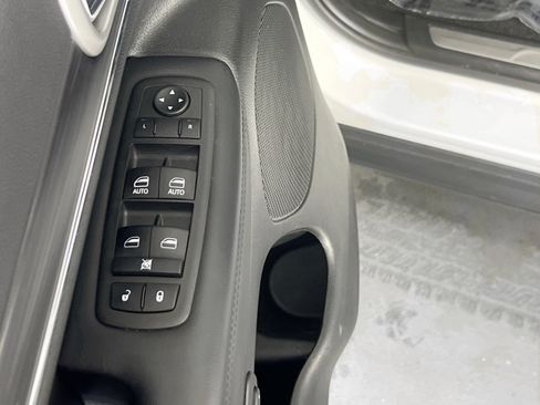 Used 2022 Jeep Grand Cherokee Limited image 18