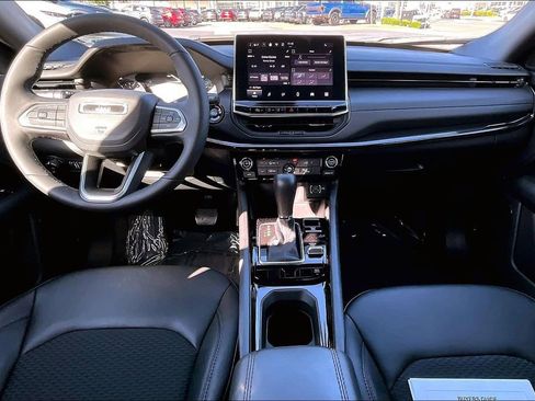 Used 2025 Jeep Compass Latitude w/ Altitude Special Edition image 11