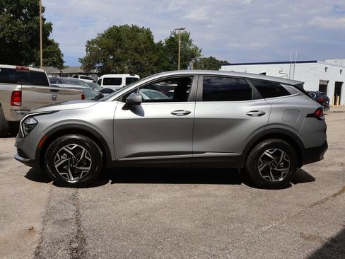 Used 2023 Kia Sportage LX AWD/4WD image 4