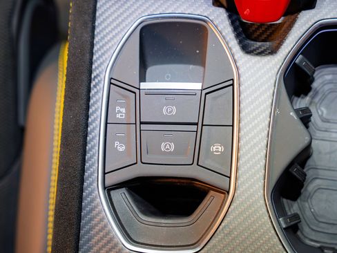 Used 2024 Lamborghini Urus Performante image 37