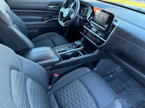 Used 2022 Nissan Pathfinder SV image 18