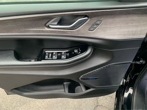 Used 2022 Jeep Grand Cherokee Overland image 16