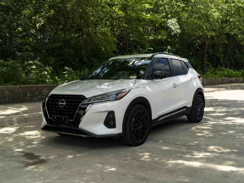 Used 2023 Nissan Kicks SR w/ SR Premium Package FWD image 5