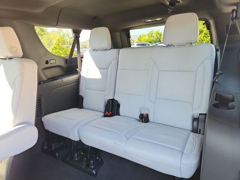 Certified 2025 Chevrolet Suburban Premier AWD/4WD image 10