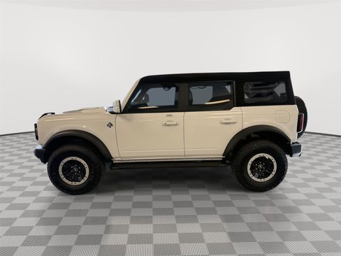 Certified 2023 Ford Bronco Outer Banks w/ Sasquatch Package image 2