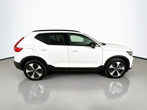 Used 2026 Volvo XC40 B5 Plus AWD/4WD image 4