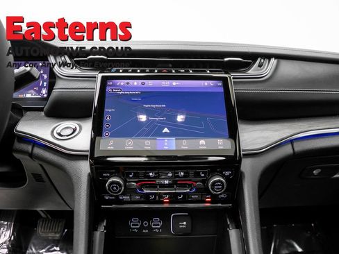 Used 2022 Jeep Grand Cherokee Overland AWD/4WD image 11