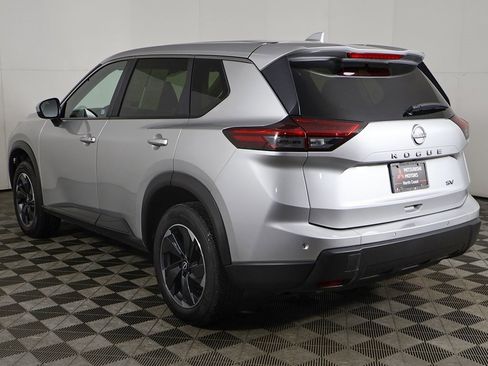 Used 2024 Nissan Rogue SV image 7