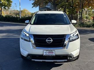 Certified 2023 Nissan Pathfinder SL w/ Lighting Package (N92) video 2