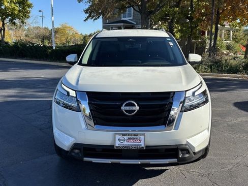 Certified 2023 Nissan Pathfinder SL w/ Lighting Package (N92) image 2