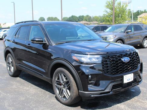 New 2026 Ford Explorer ST-Line w/ ST-Line Street Pack AWD/4WD image 7