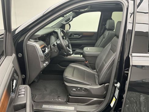 Certified 2025 GMC Yukon Denali w/ Sun & Power Step Package AWD/4WD image 10