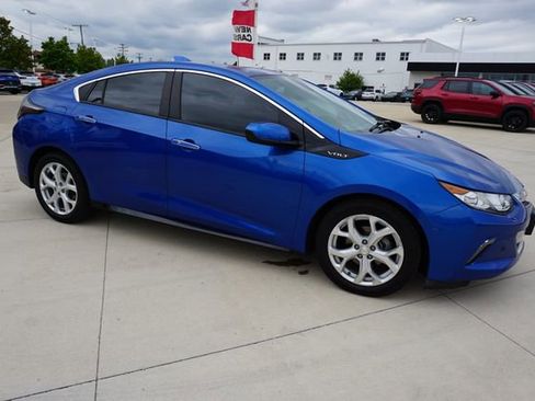 Used 2017 Chevrolet Volt Premier w/ Driver Confidence II Package FWD image 2