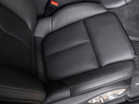 Certified 2026 Porsche Macan AWD/4WD image 44
