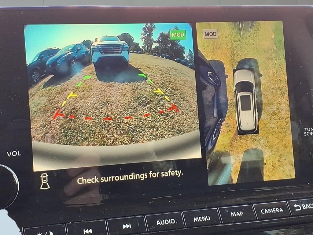 Used 2025 Nissan Pathfinder SL FWD image 26