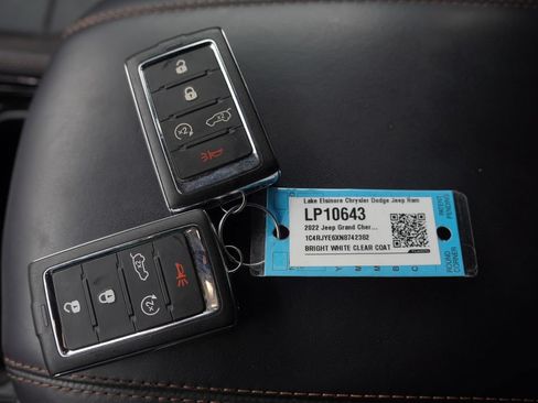 Certified 2022 Jeep Grand Cherokee Summit AWD/4WD image 9