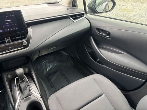 Used 2025 Toyota Corolla LE image 31