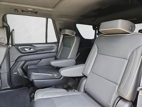 Used 2024 GMC Yukon SLT w/ SLT Luxury Package AWD/4WD image 22
